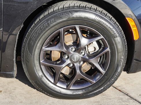 Used 2019 Chrysler Pacifica Touring-L w/ S Appearance Package image 10