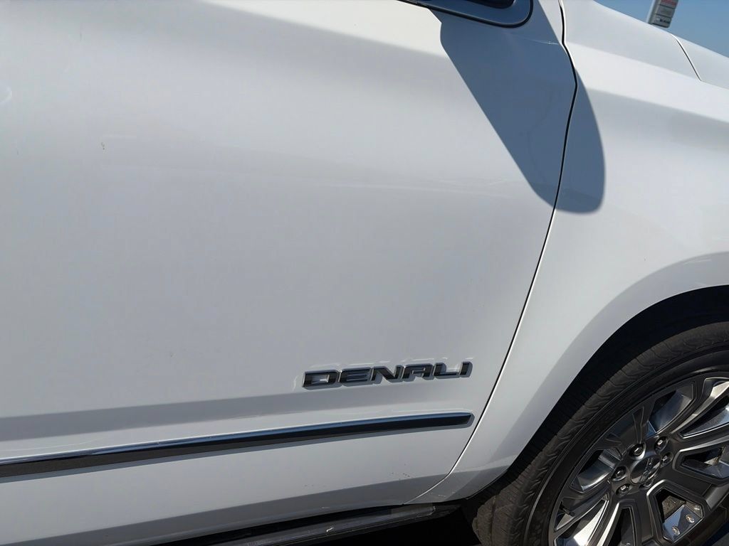 Used 2018 GMC Yukon XL Denali w/ Denali Ultimate Package AWD/4WD image 7