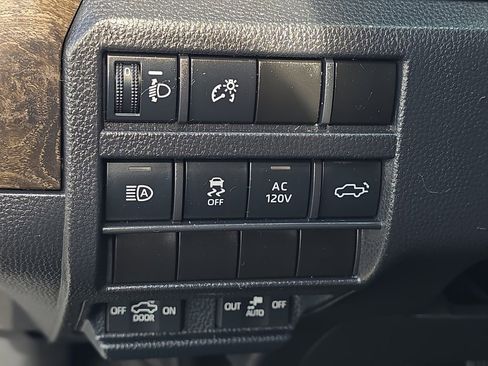 Used 2024 Toyota Tacoma Limited w/ Limited Package (LT) image 27