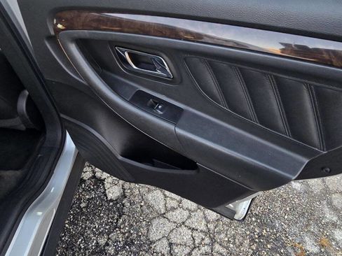 Used 2013 Ford Taurus Limited image 12