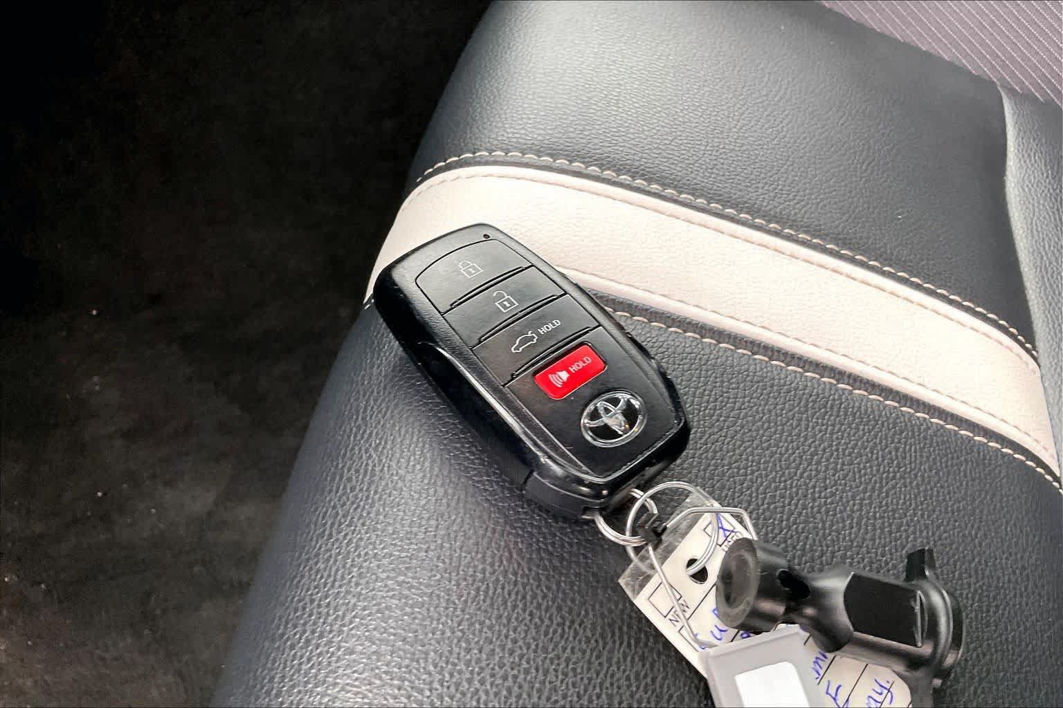 Used 2025 Toyota Camry SE w/ Convenience Package AWD/4WD image 14