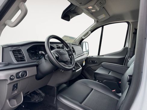 Used 2024 Ford Transit 250 Low Roof RWD image 9