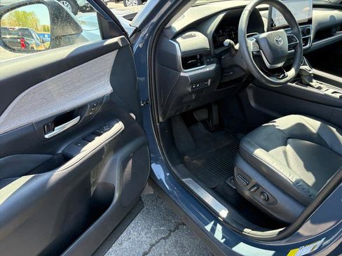 Used 2025 Toyota Grand Highlander AWD image 19