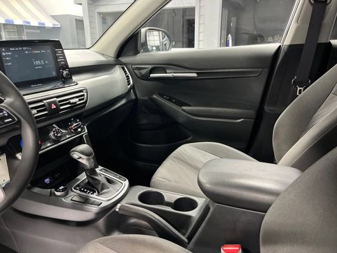 Used 2021 Kia Seltos LX AWD/4WD image 16