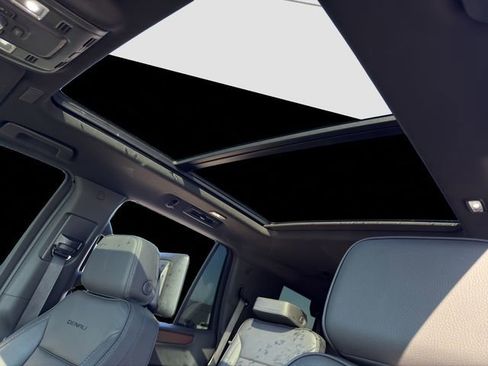 Used 2025 GMC Yukon Denali w/ Denali Reserve Package image 24