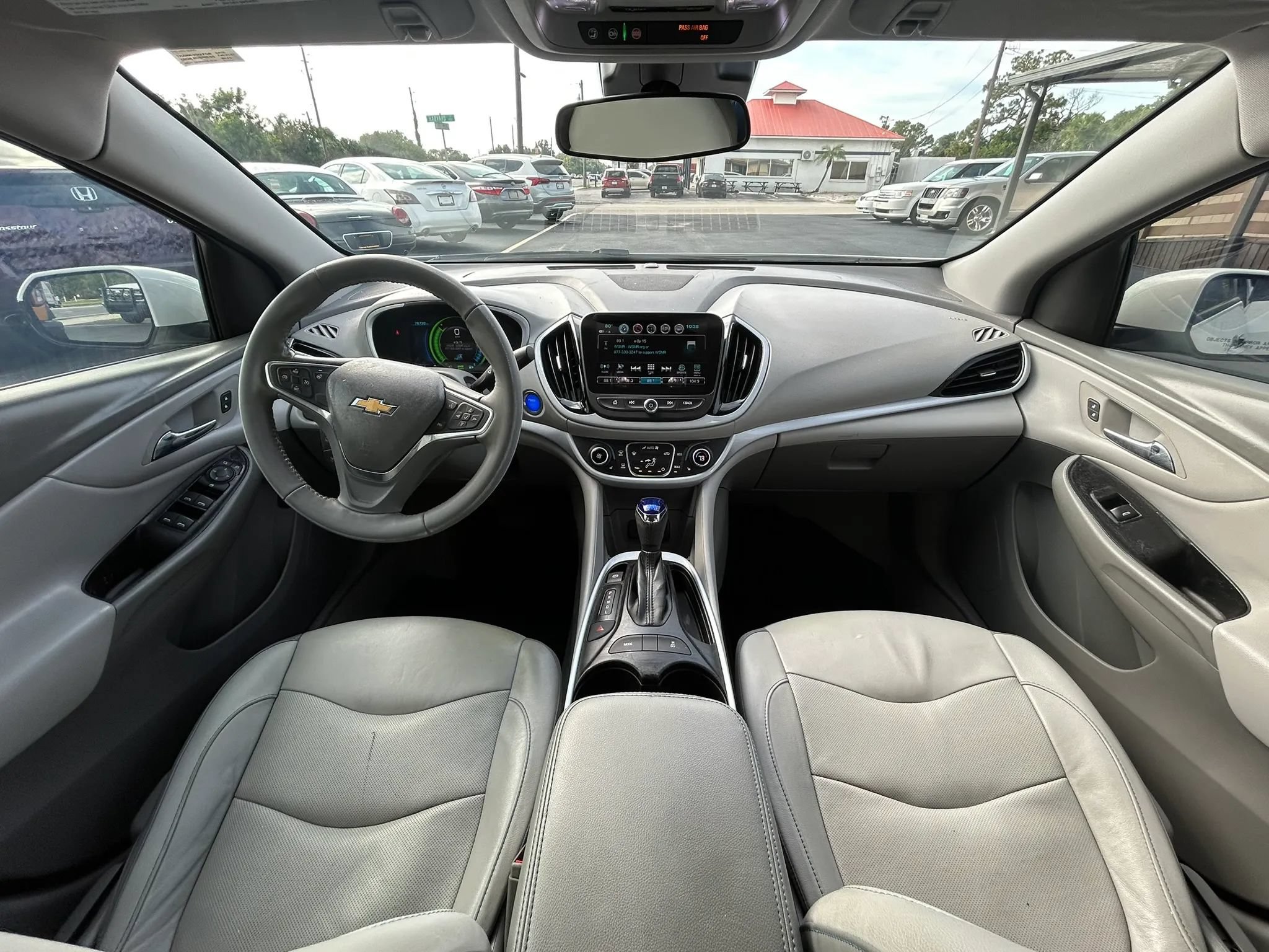 Used 2018 Chevrolet Volt LT w/ Comfort Package FWD image 18