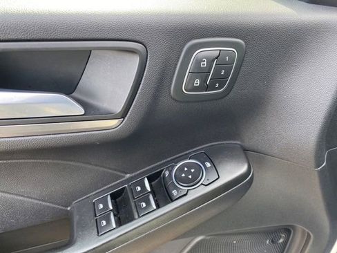 Used 2022 Ford Escape Titanium image 17