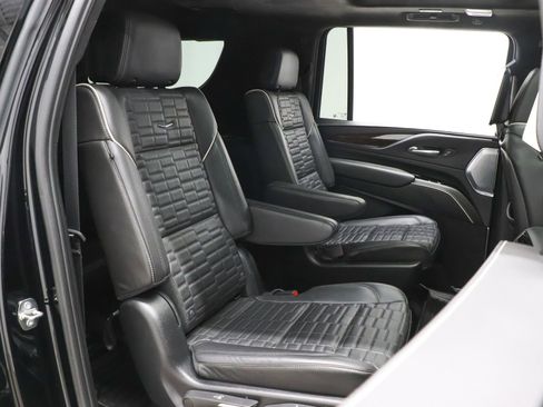 Used 2024 Cadillac Escalade ESV Sport Platinum w/ LPO, ONYX Package image 27