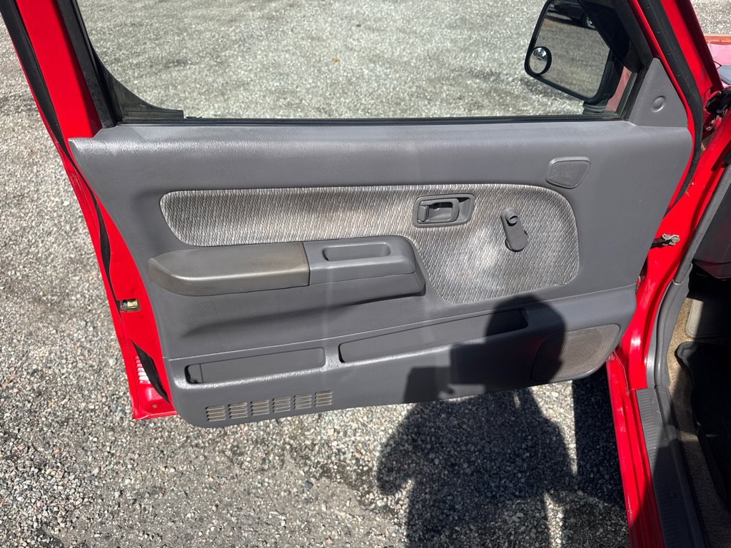 Used 2000 Nissan Frontier XE RWD image 22