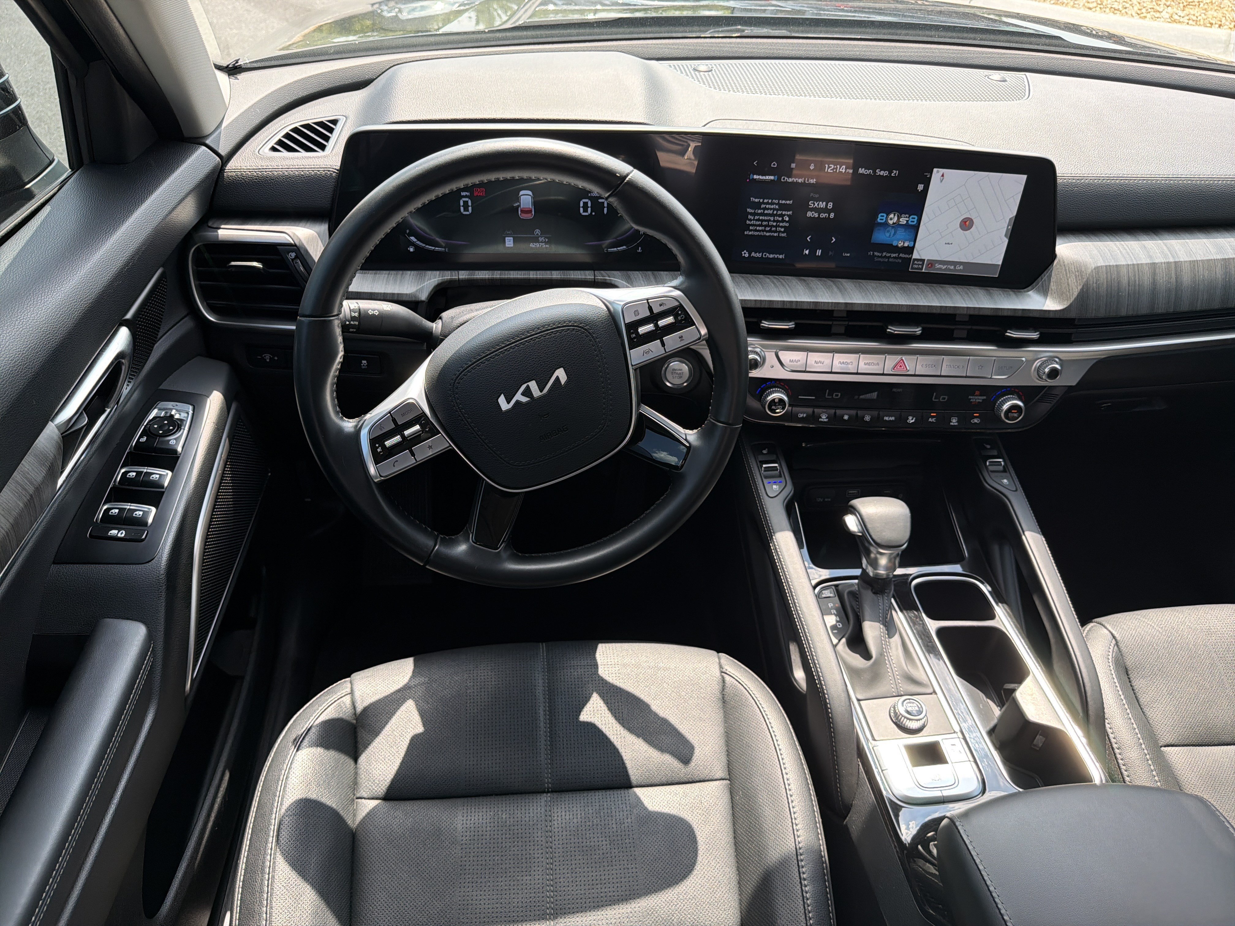 Used 2025 Kia Telluride EX w/ EX Captain's Chair Package FWD image 23