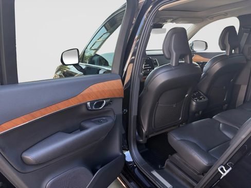 Used 2022 Volvo XC90 T6 Momentum w/ Climate Package AWD/4WD image 14