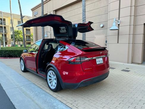 Used 2019 Tesla Model X 75D AWD/4WD image 8