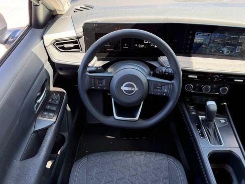 Used 2025 Nissan Kicks SV AWD/4WD image 10