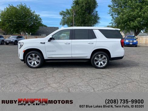 Used 2023 GMC Yukon SLT AWD/4WD image 4