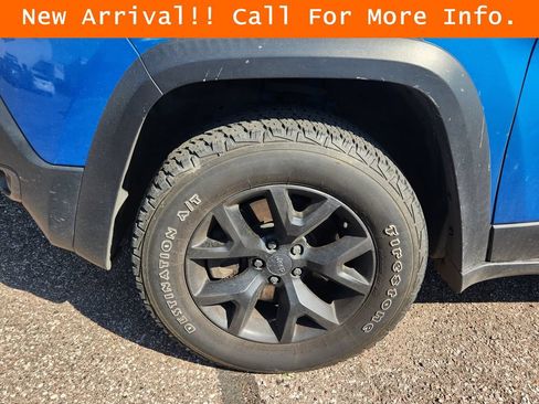 Used 2017 Jeep Cherokee Trailhawk w/ Comfort/Convenience Group AWD/4WD image 6