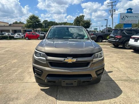 Used 2017 Chevrolet Colorado W/T w/ Custom Special Edition AWD/4WD image 2