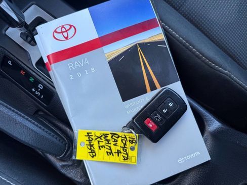 Used 2018 Toyota RAV4 XLE FWD image 21