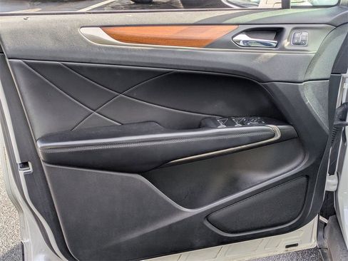 Used 2017 Lincoln MKC Reserve w/ Lincoln MKC Climate Package image 8