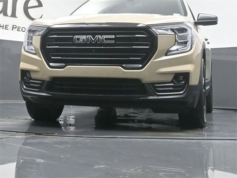 Used 2023 GMC Terrain SLT w/ Infotainment Package II image 55