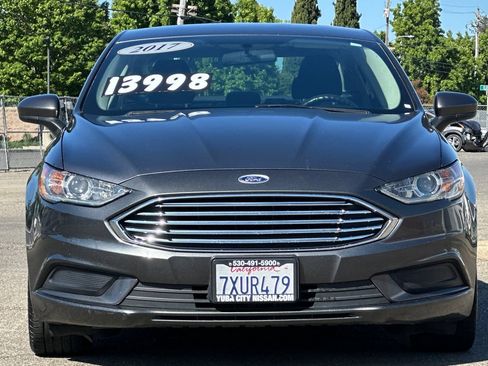 Used 2017 Ford Fusion SE w/ Fusion SE Technology Package FWD image 11