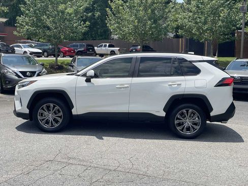 Used 2022 Toyota RAV4 XLE Premium AWD/4WD image 2