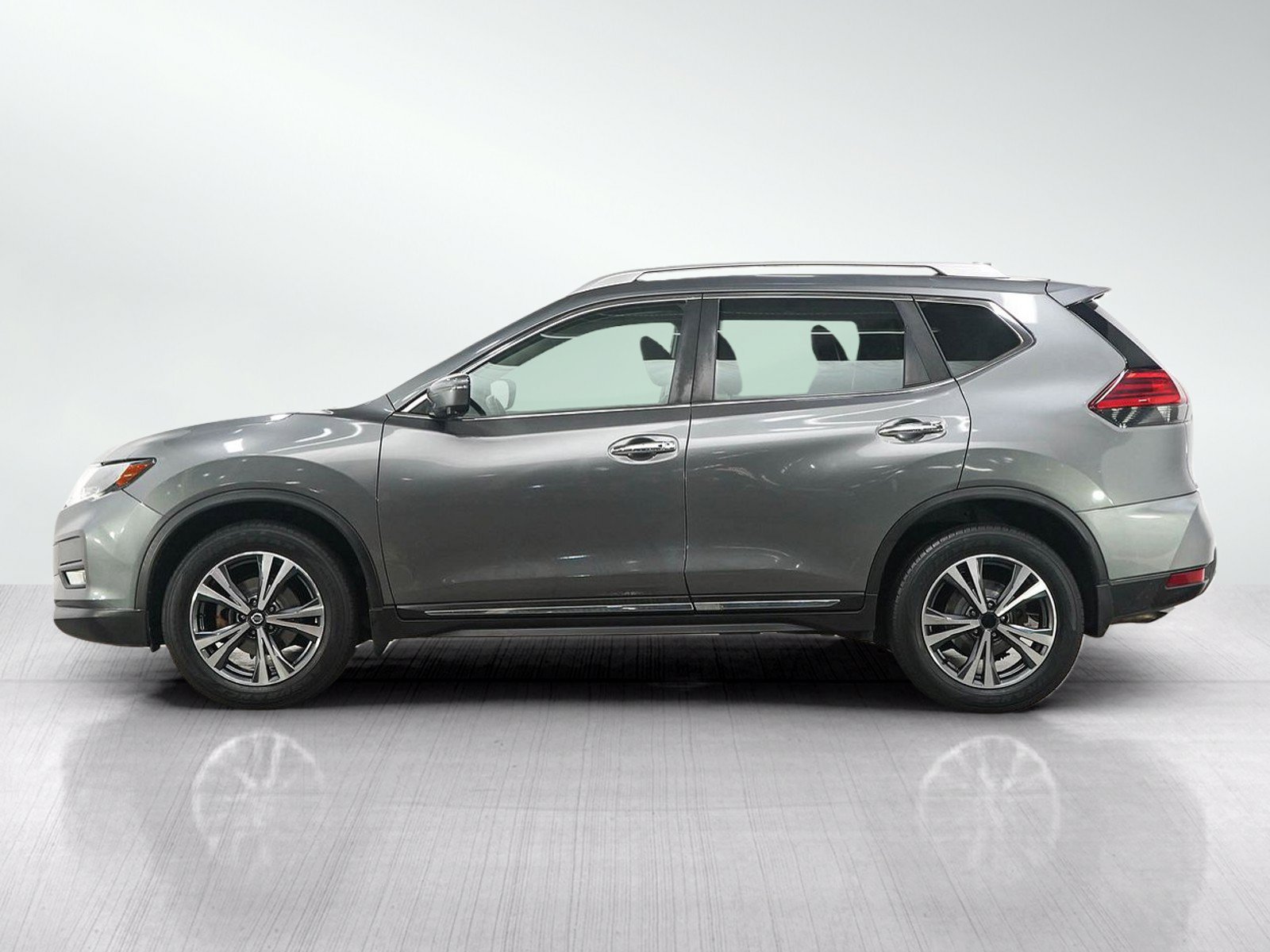 Used 2017 Nissan Rogue SL AWD/4WD image 2