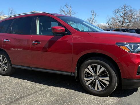 Used 2017 Nissan Pathfinder SL w/ Trailer Tow Package image 11