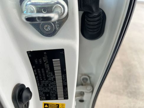 Used 2019 Toyota Highlander SE AWD/4WD image 29