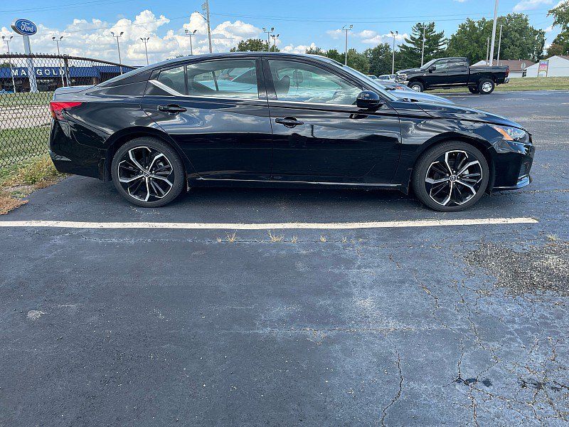 Used 2024 Nissan Altima 2.5 SR w/ SR Premium Package FWD image 4