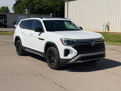 Used 2024 Volkswagen Atlas Peak Edition SE AWD/4WD image 1