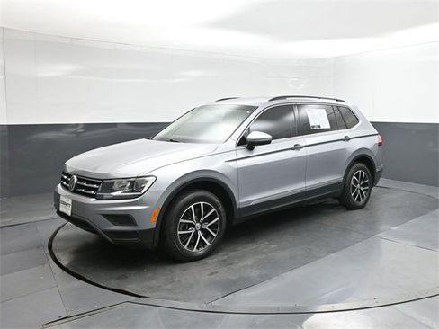 Used 2021 Volkswagen Tiguan SE image 34
