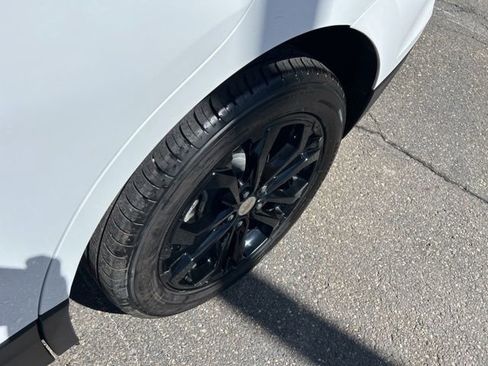 Used 2023 Chevrolet Equinox LT w/ Driver Convenience Package image 18