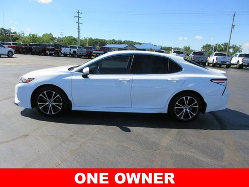 Used 2020 Toyota Camry SE FWD image 10