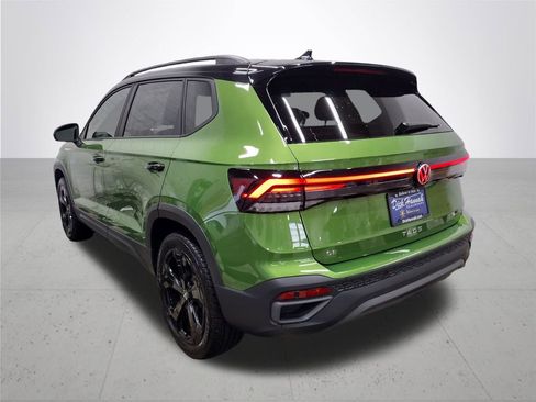 New 2025 Volkswagen Taos SE image 10