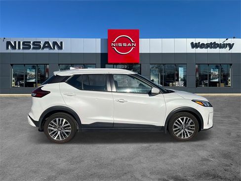 Used 2023 Nissan Kicks SV image 5