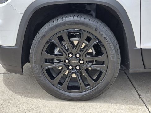 Used 2023 GMC Acadia SLT w/ Elevation Edition FWD image 17