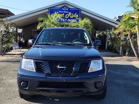 Used 2017 Nissan Frontier SV image 3