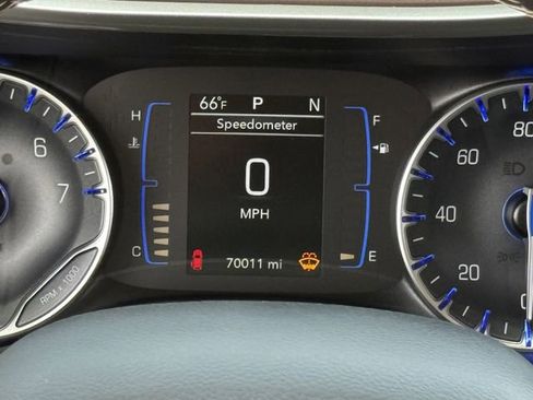 Used 2023 Chrysler Voyager LX image 15