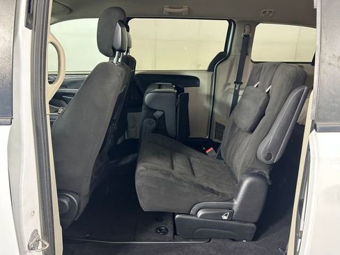 Used 2015 Dodge Grand Caravan American Value Package image 24