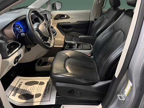 Used 2021 Chrysler Voyager Lxi image 11
