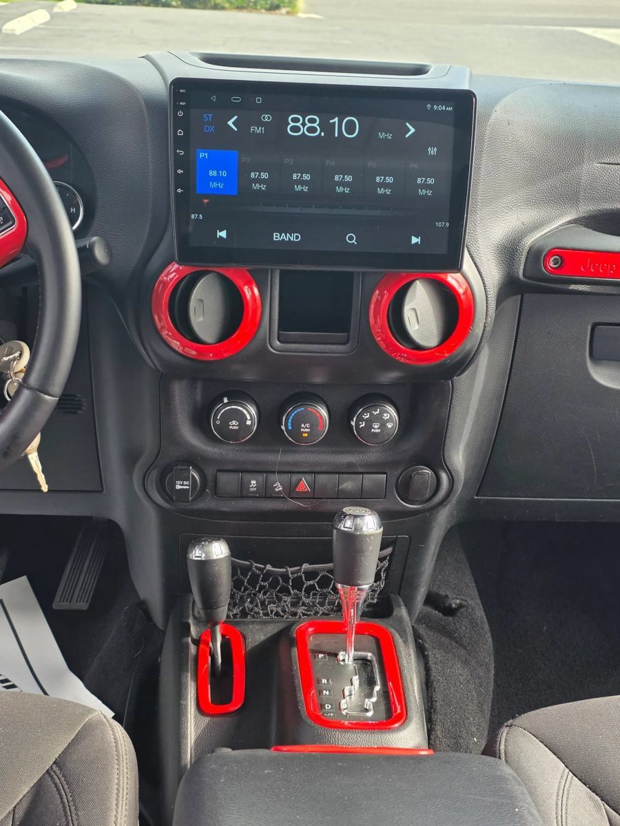 Used 2015 Jeep Wrangler Unlimited Sport w/ Connectivity Group AWD/4WD image 19