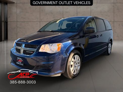 Used 2017 Dodge Grand Caravan SE w/ UConnect Hands-Free Group image 3