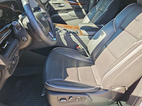 Certified 2024 Cadillac Escalade Premium Luxury w/ Performance Package AWD/4WD image 25
