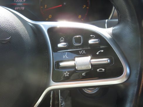 Used 2021 Mercedes-Benz GLC 300 4MATIC image 23