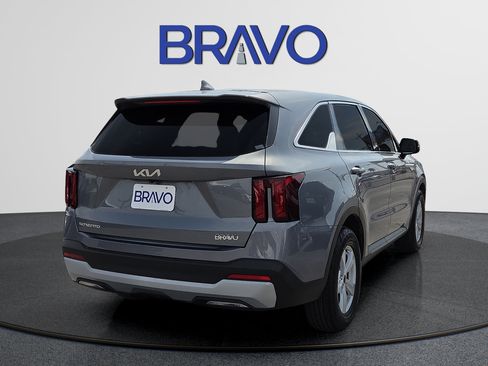 Used 2025 Kia Sorento LX FWD image 4