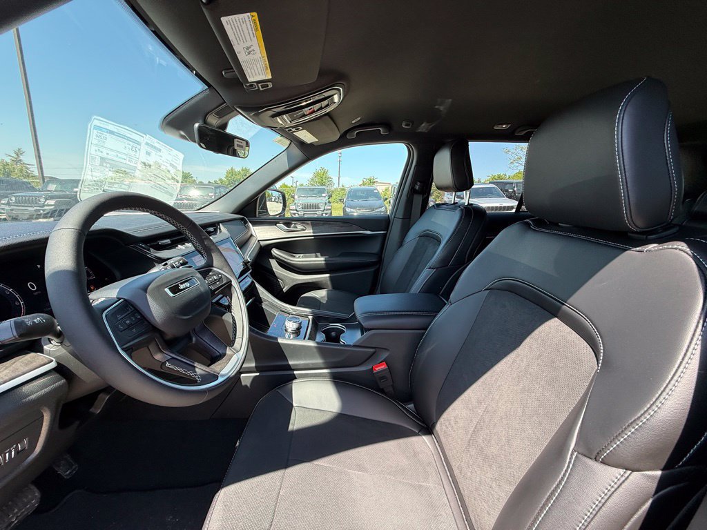 New 2026 Jeep Grand Cherokee Altitude AWD/4WD image 10