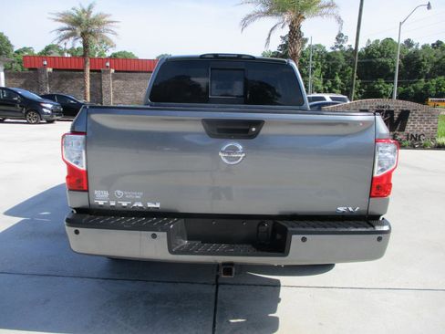 Used 2018 Nissan Titan SV w/ SV Convenience Package RWD image 28