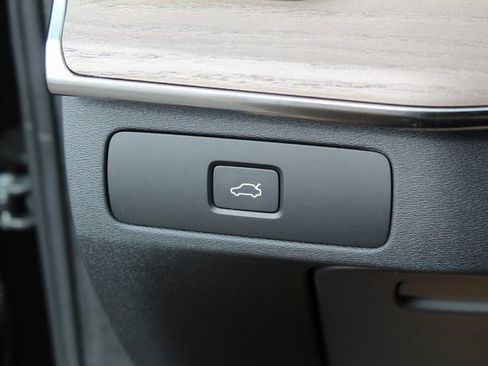 New 2026 Volvo XC90 B6 Plus w/ Protection Package Premier image 20