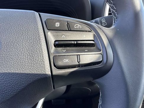 Certified 2025 Hyundai Venue SEL FWD image 29