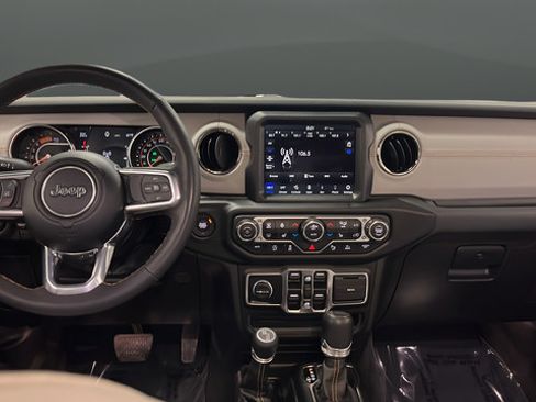 Used 2023 Jeep Gladiator Overland AWD/4WD image 11